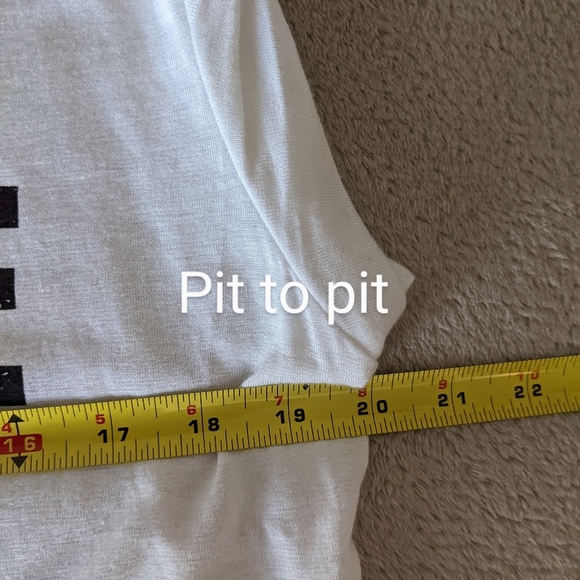 Olivia Moon Tres Jolie White T-shirt Size Medium - Picture 10 of 12